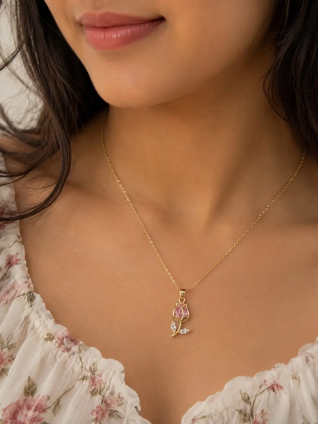 Tulip neckpiece