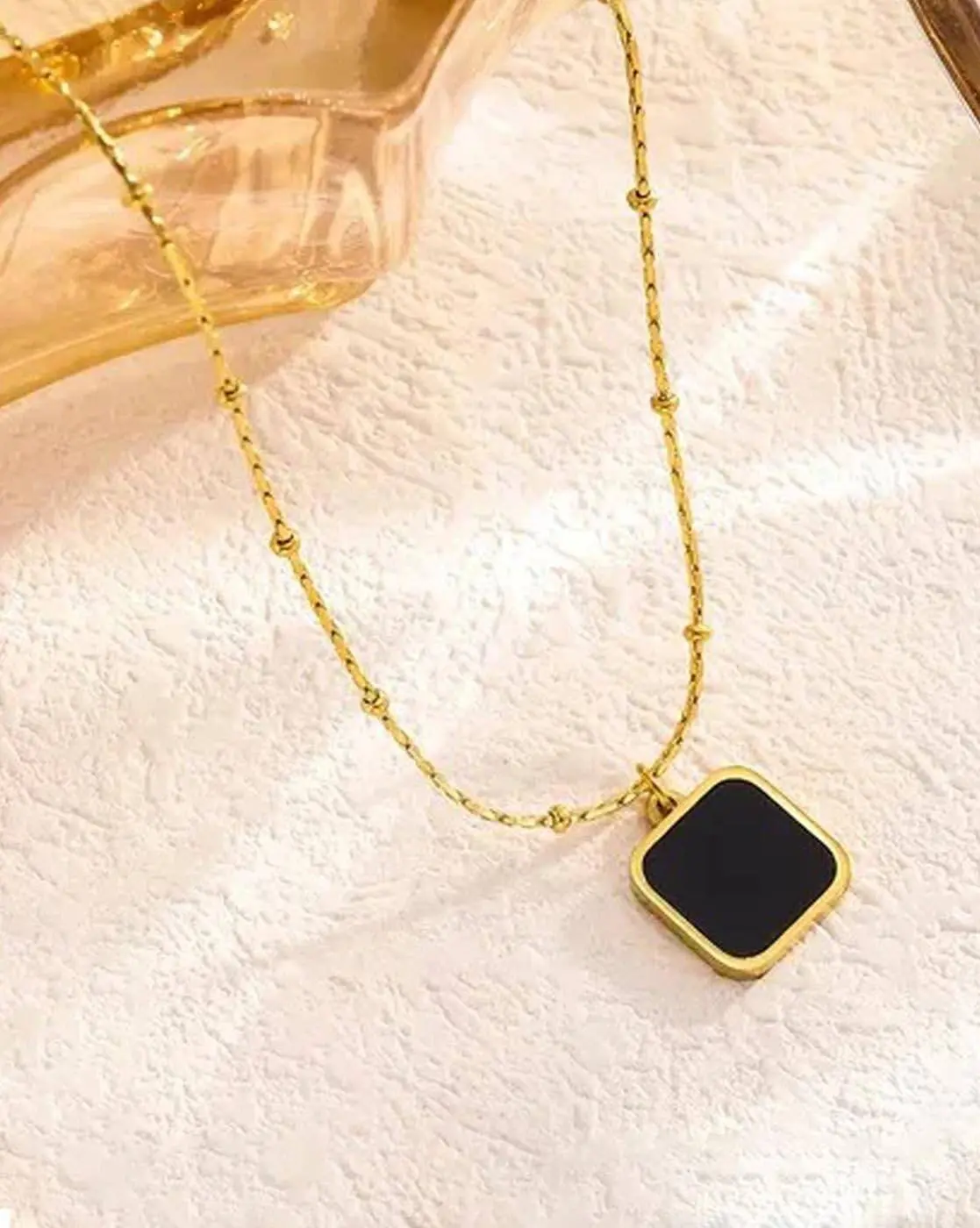 Black geometric neckchain