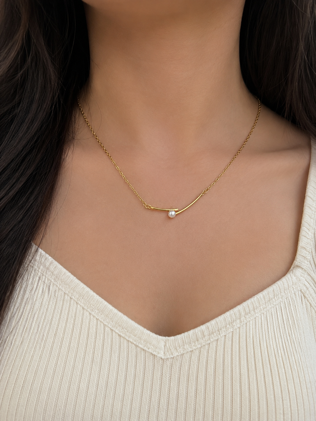 Minimal pearl neckchain