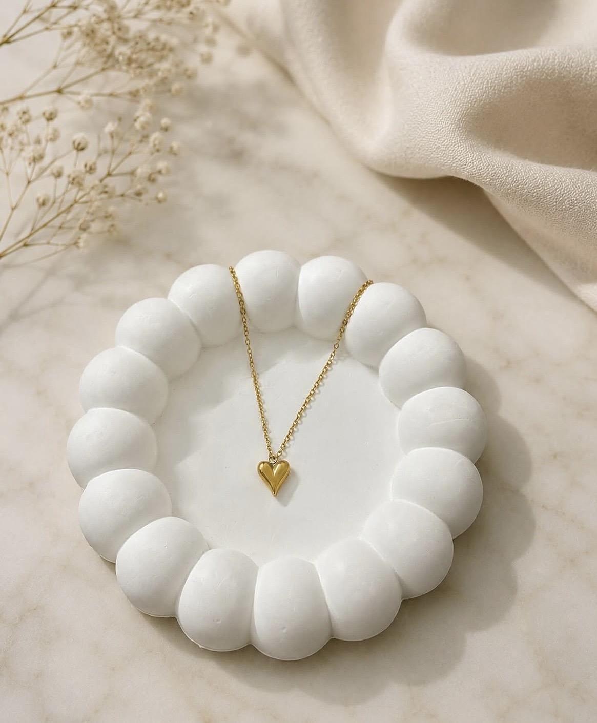 Minimal heart neckchain